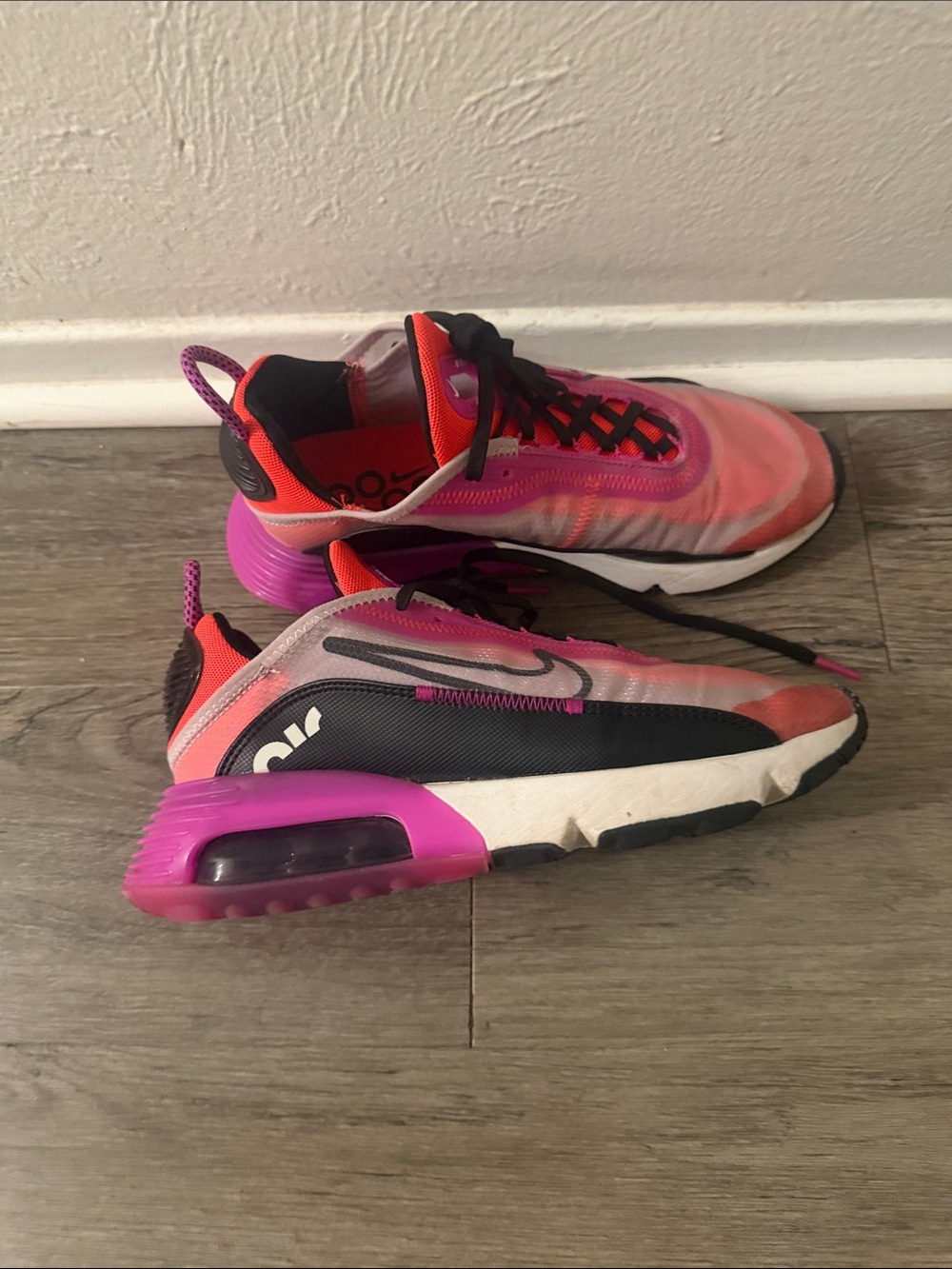 Nike Women's Pink & Black Gradient Air Max Style Sneakers